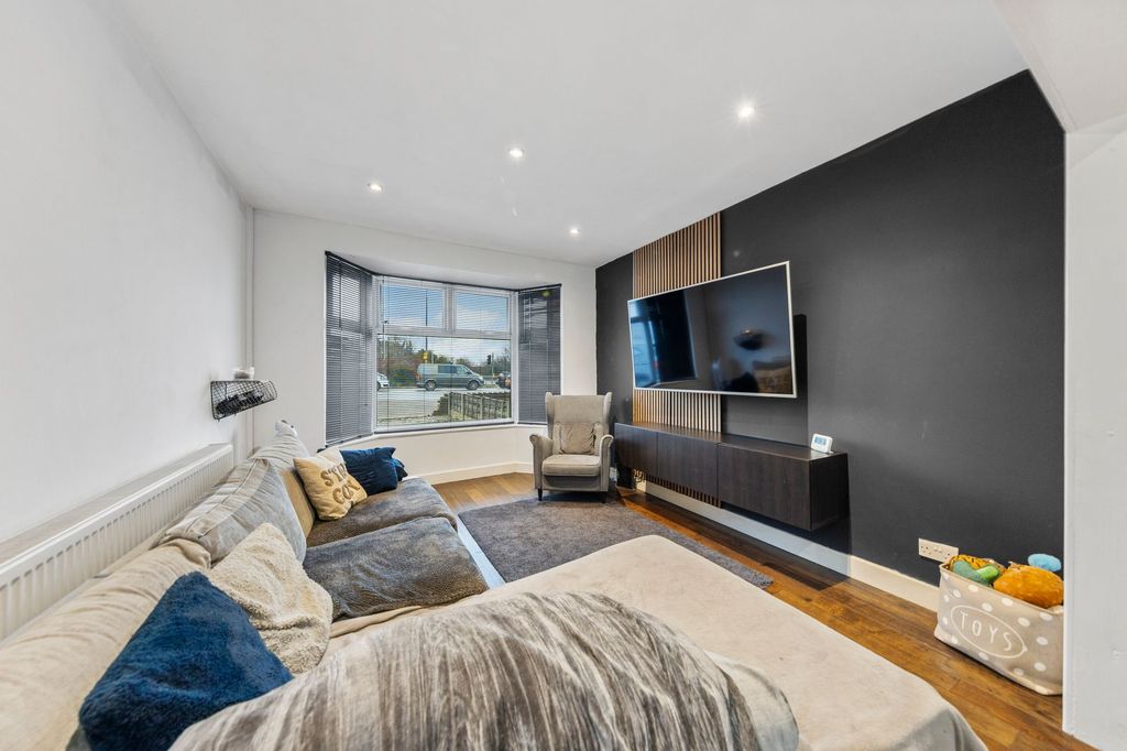 Property photo 3 of 22