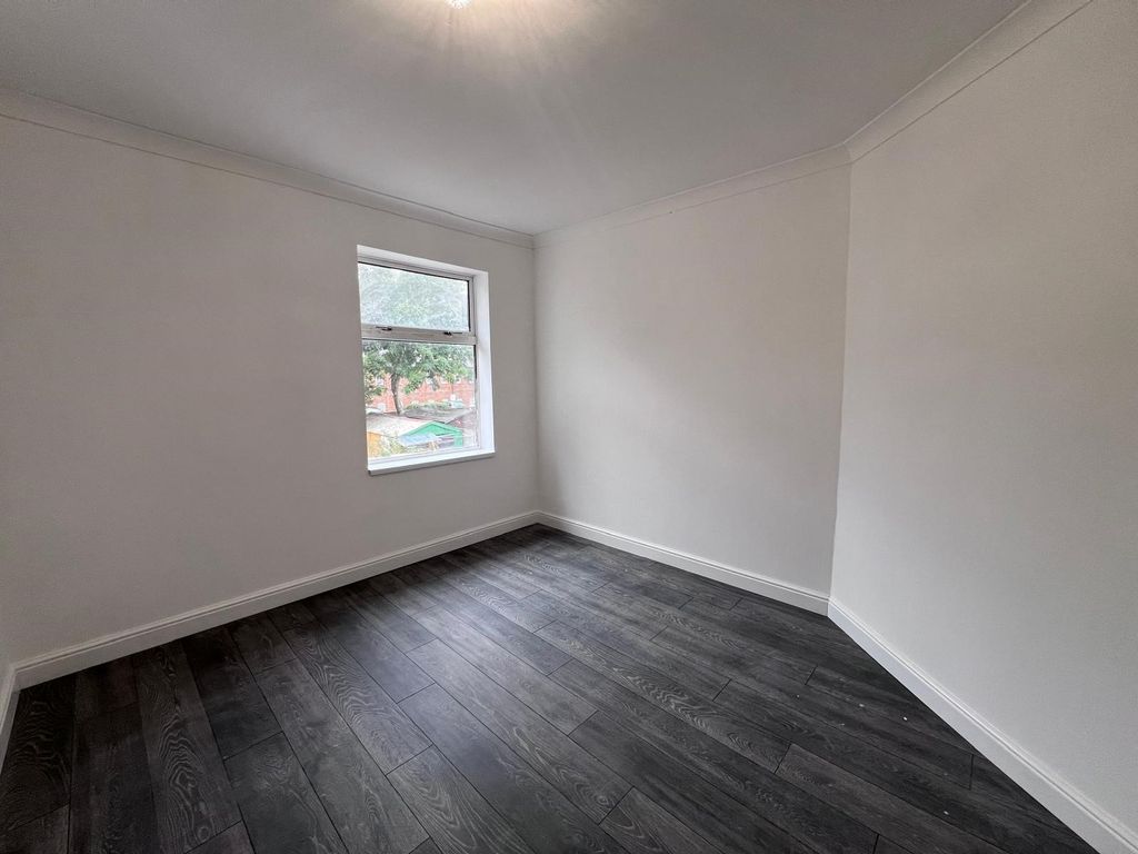 Property photo 3 of 8 Dining Room