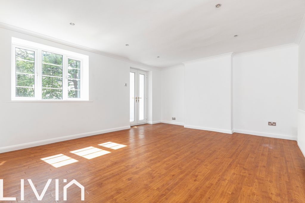 Property photo 2 of 15 025A7534