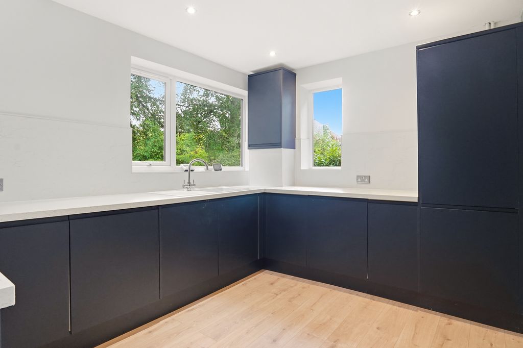 Property photo 3 of 23 Westhill015