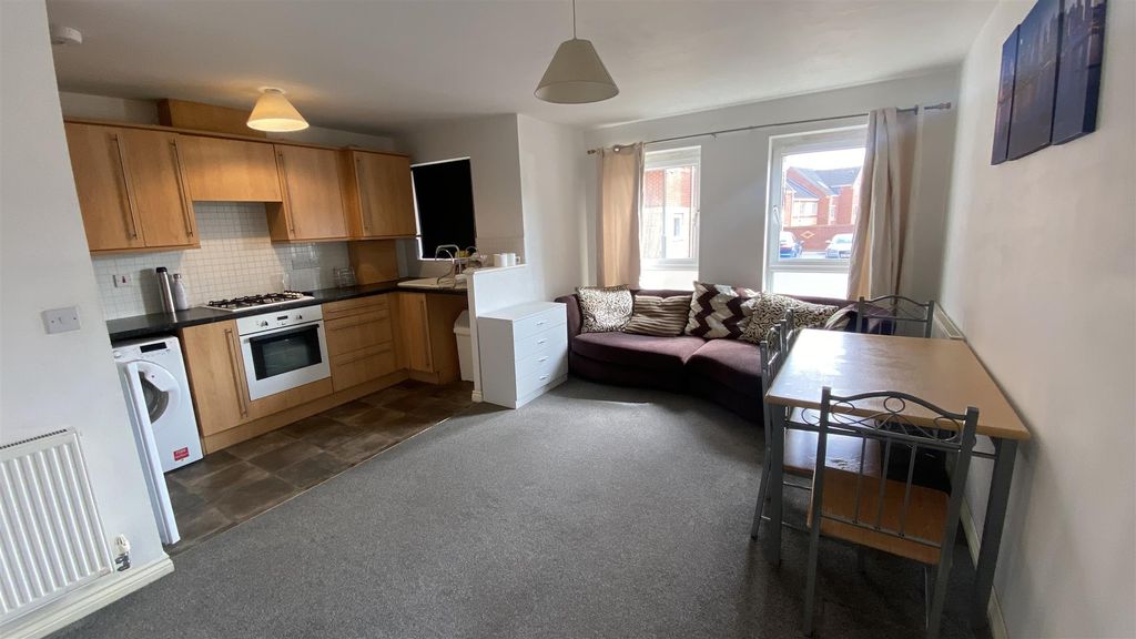 Property photo 2 of 4 Lounge/Kitchen.Jpg