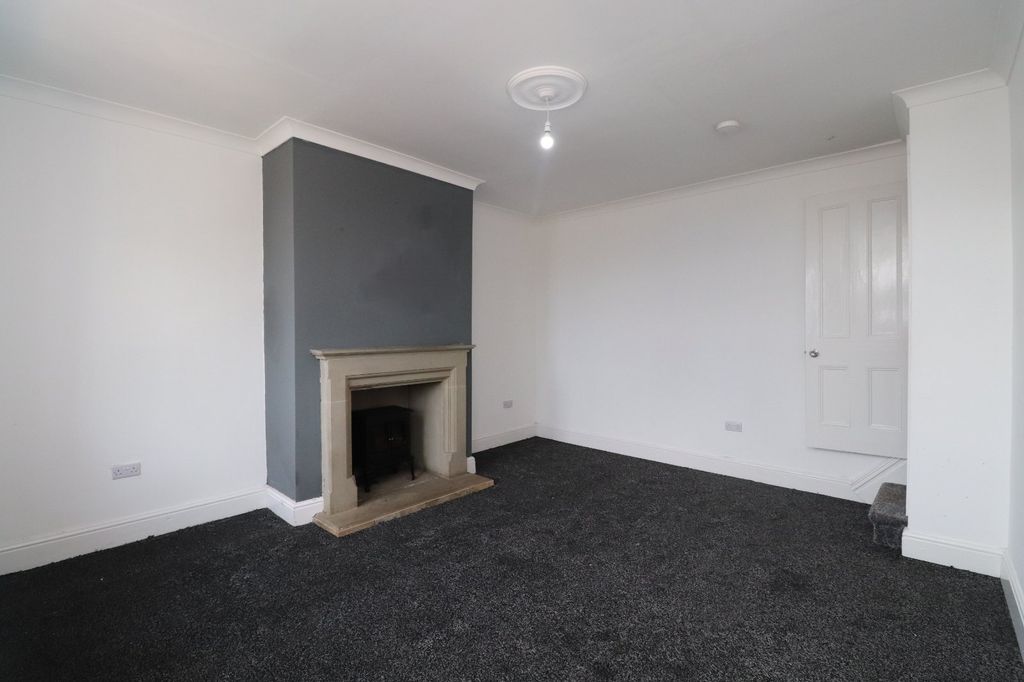 Property photo 2 of 9 Picture No. 12