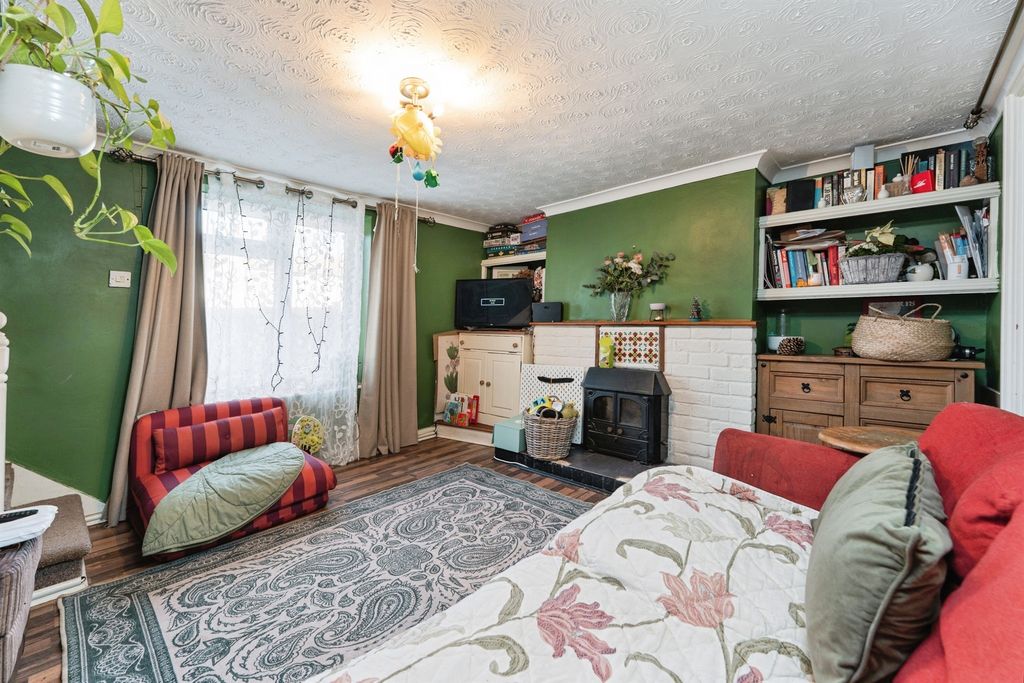 Property photo 2 of 13