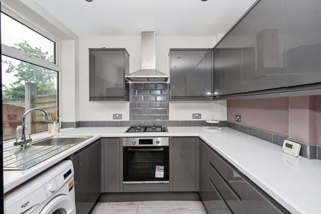 Property photo 3 of 17 Photo