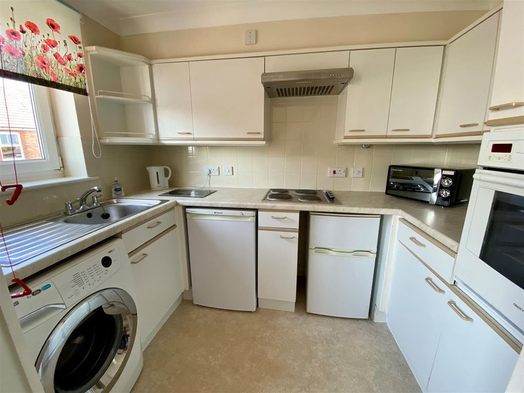 Property photo 3 of 9 54Southkit.Jpg