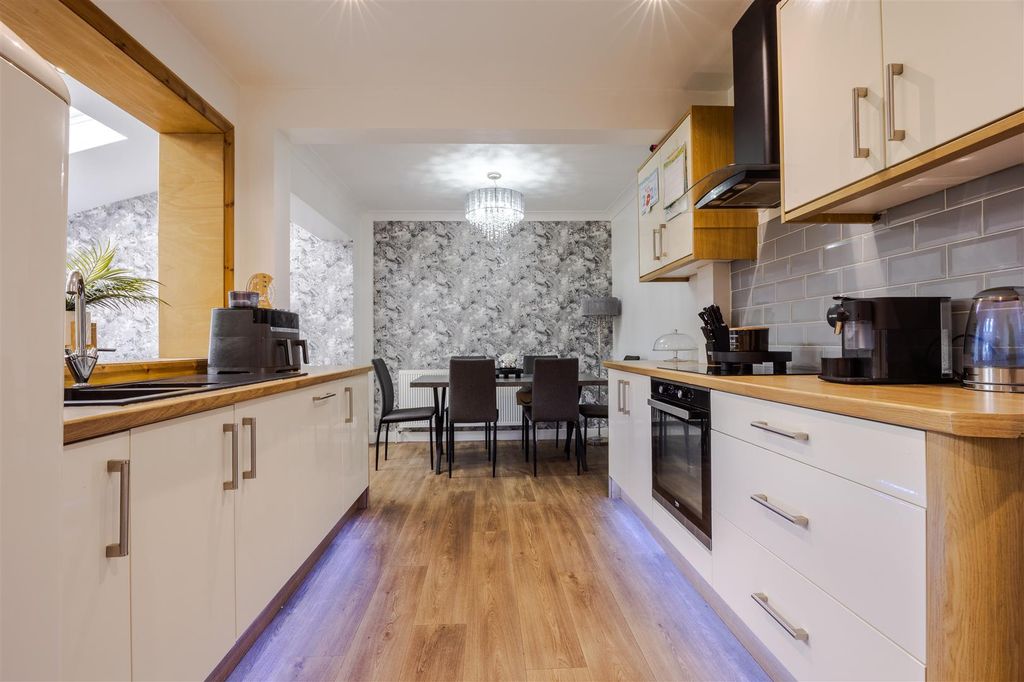 Property photo 2 of 22 Kitchen Diner