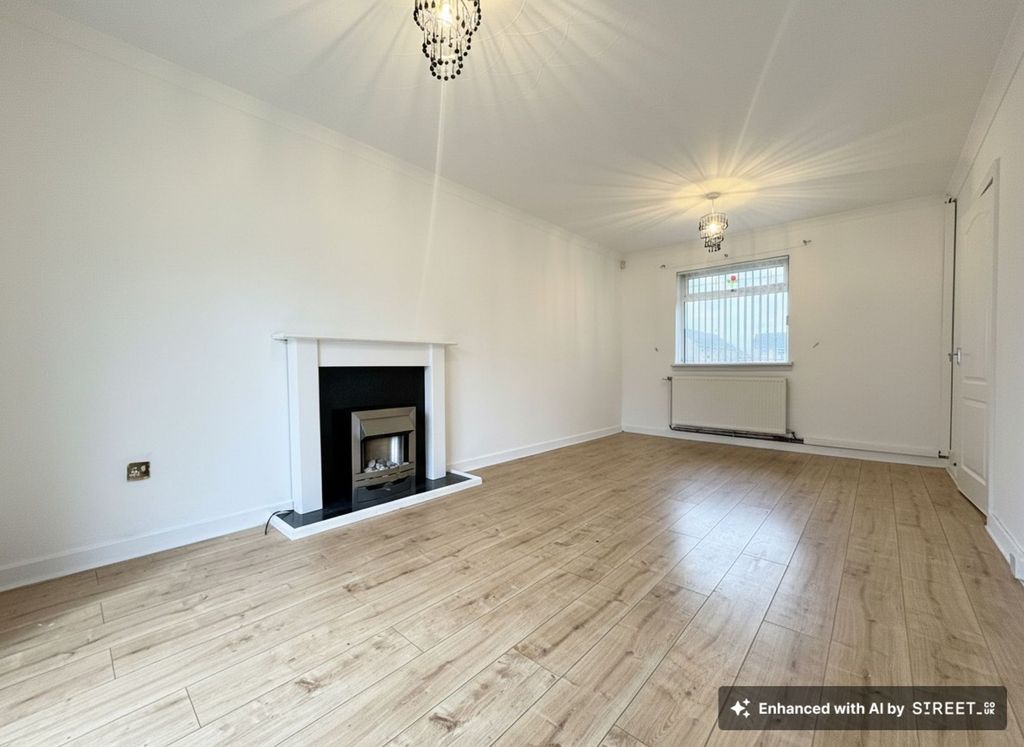 Property photo 3 of 13 Lounge