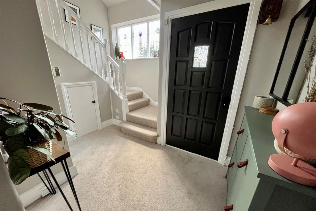Property photo 2 of 31 Entrance Hallway