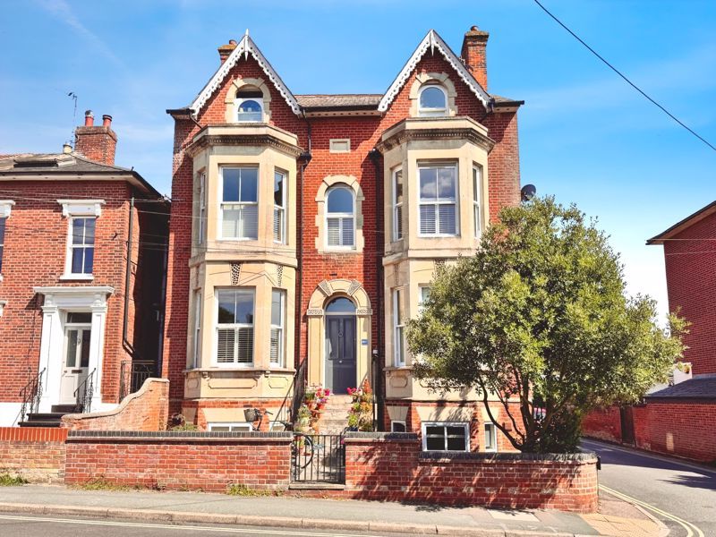 Property photo 1 of 19 High Street