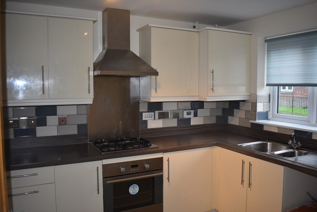 Property photo 3 of 10 Kitchen