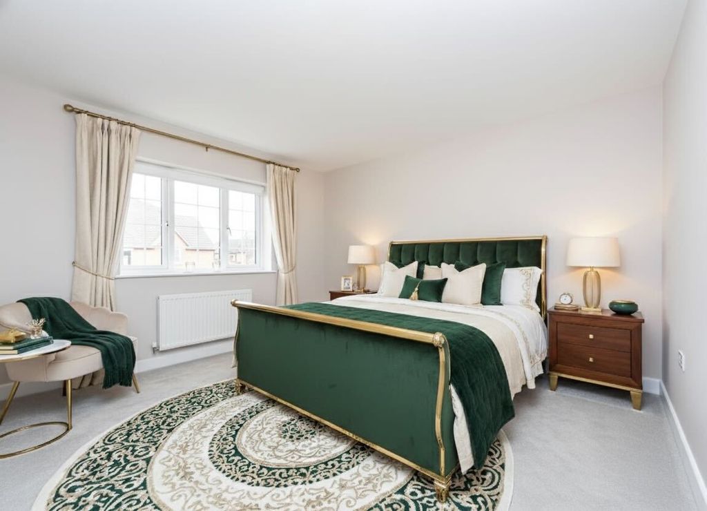 Property photo 2 of 13 Bedroom