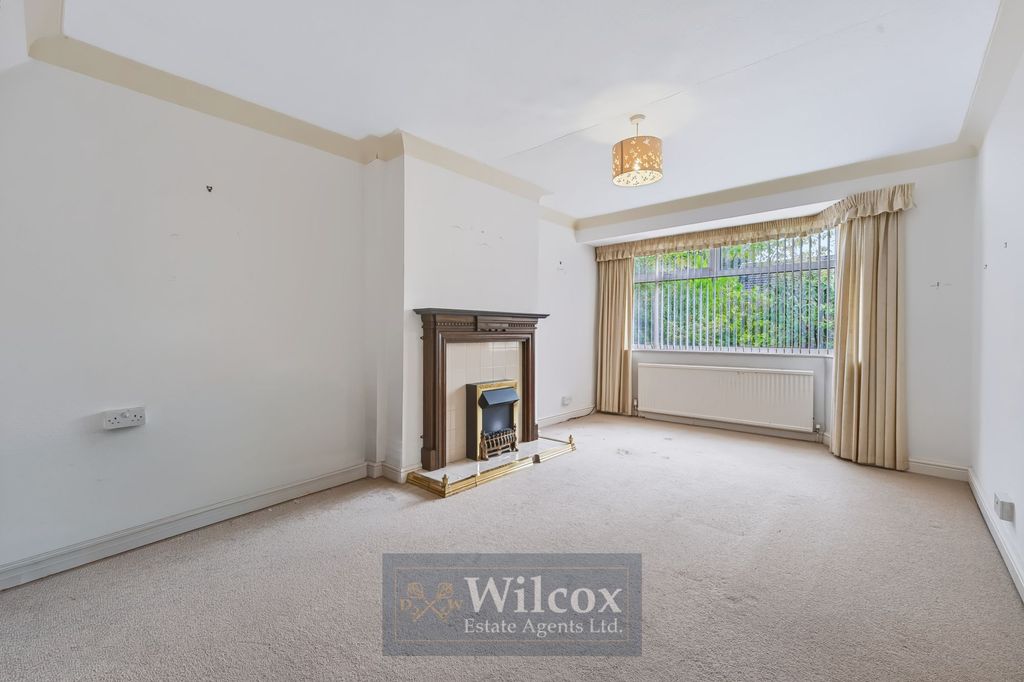 Property photo 2 of 26