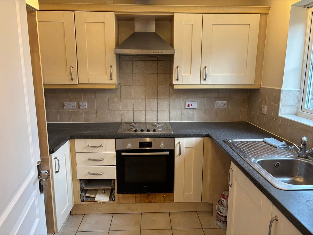 Property photo 2 of 11