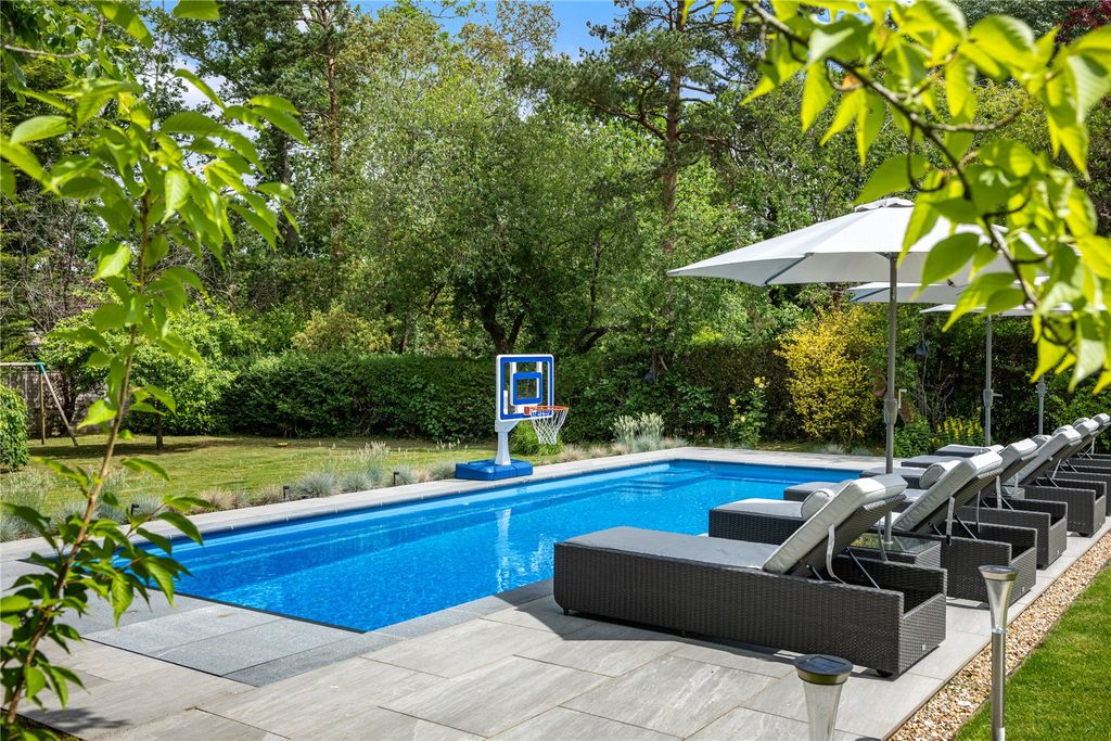 Property photo 3 of 25 Swimming Pool
