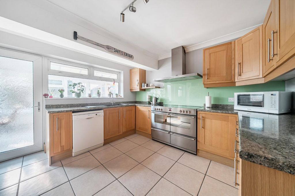 Property photo 2 of 18 Kitchen