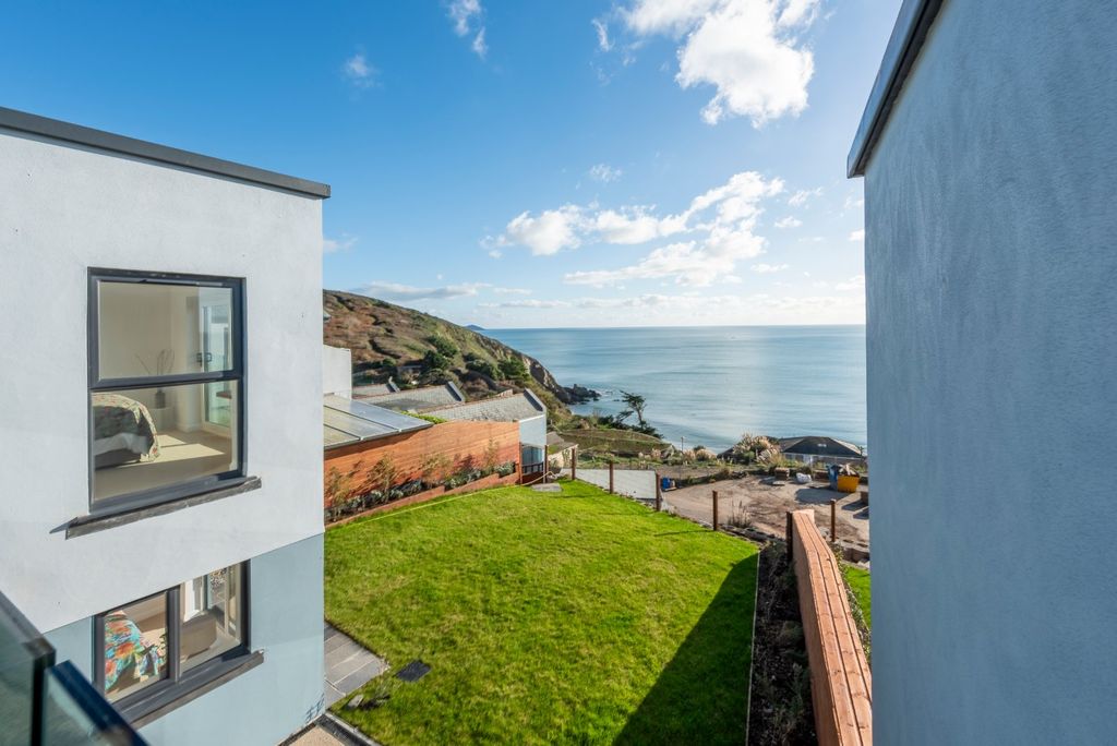 Property photo 3 of 20 Garden &amp; Sea View