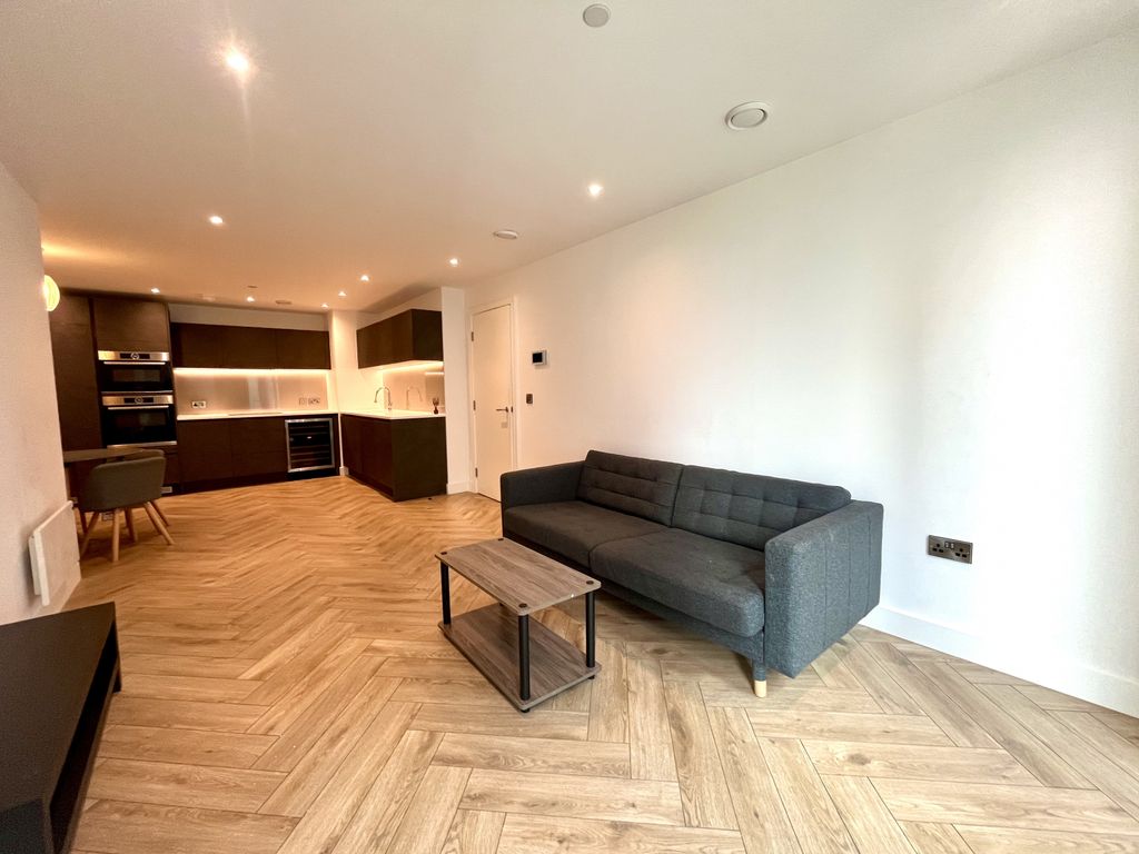 Property photo 3 of 14 Lounge