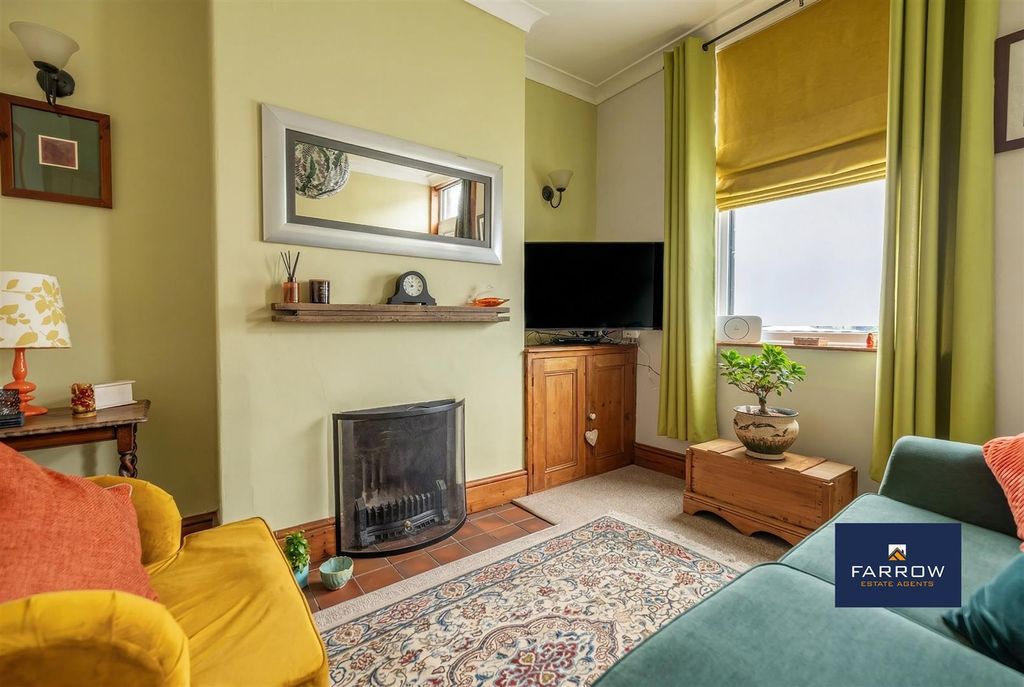 Property photo 2 of 25 Living Room