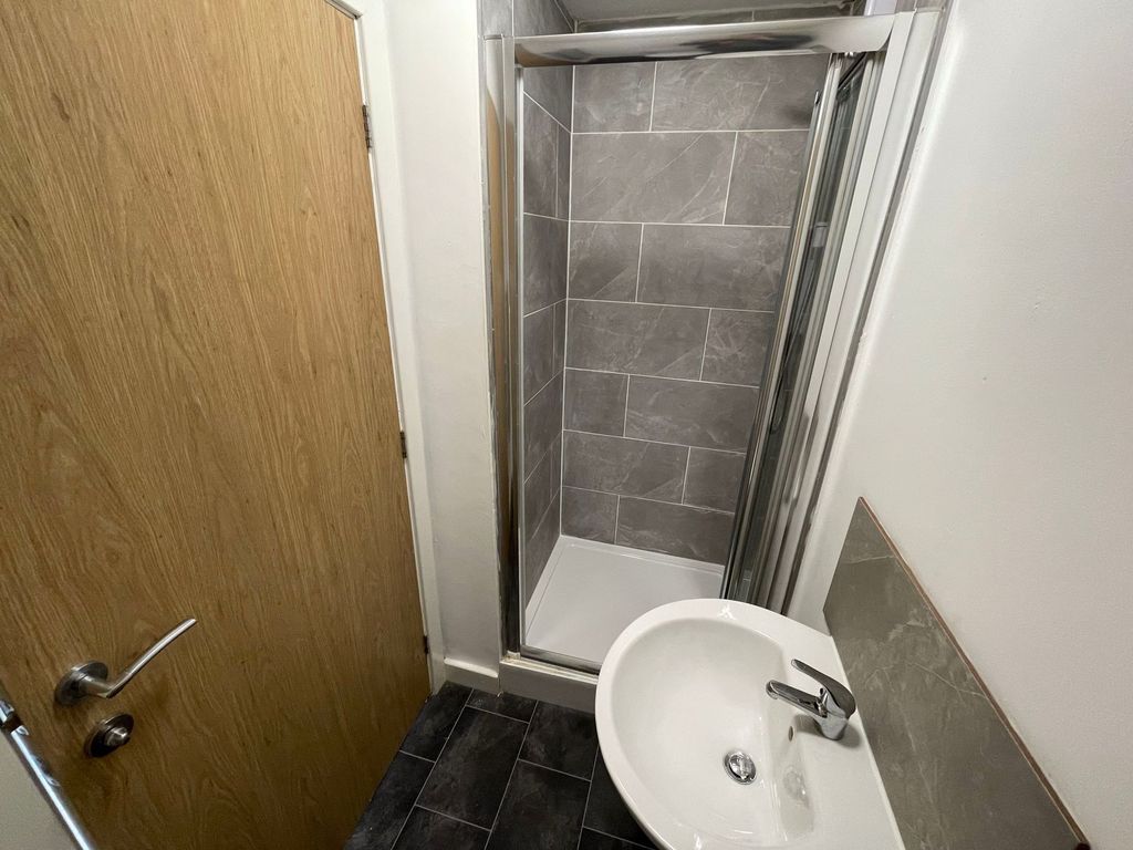 Property photo 3 of 7 Shower Room