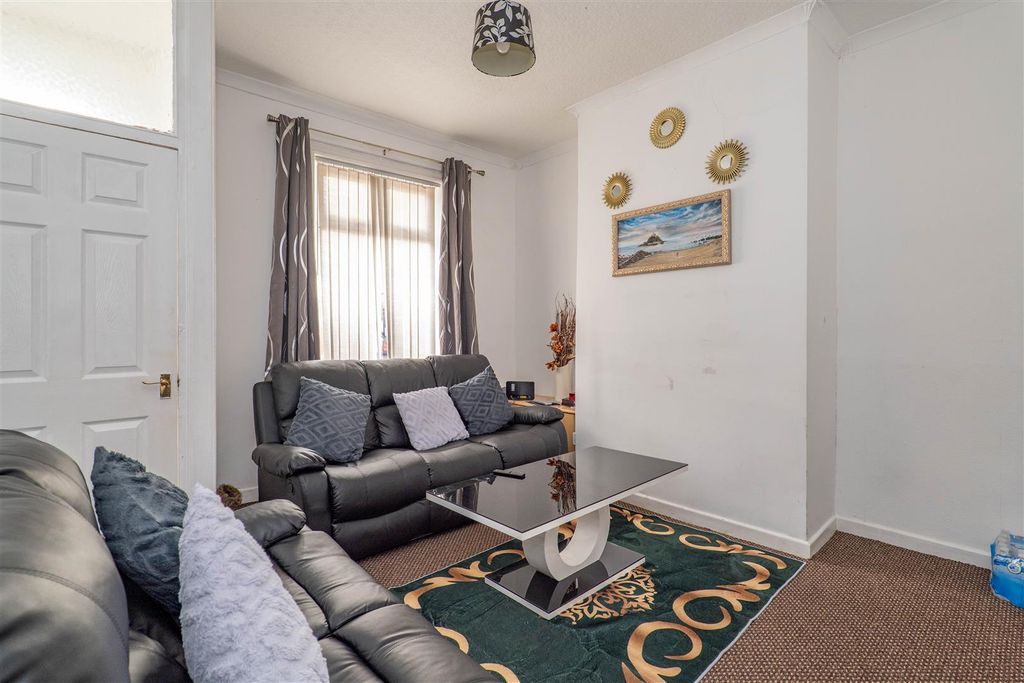 Property photo 2 of 15 Lounge