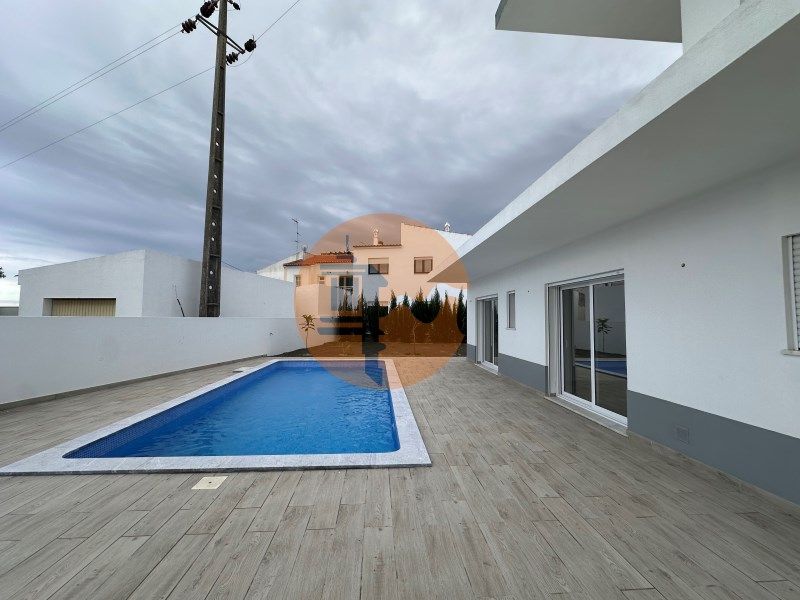 Property photo 1 of 61