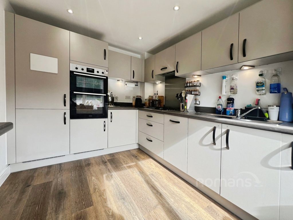 Property photo 3 of 25 Pbox-Img.Jpg
