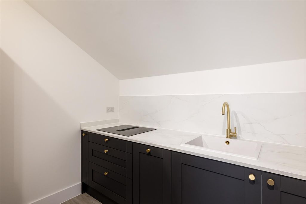 Property photo 3 of 23 Flat 5, 13 The Waldrons-9.Jpg