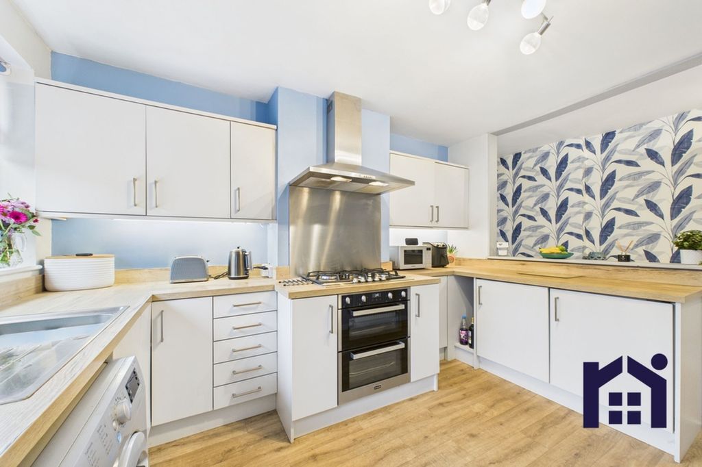 Property photo 3 of 22 Kitchen