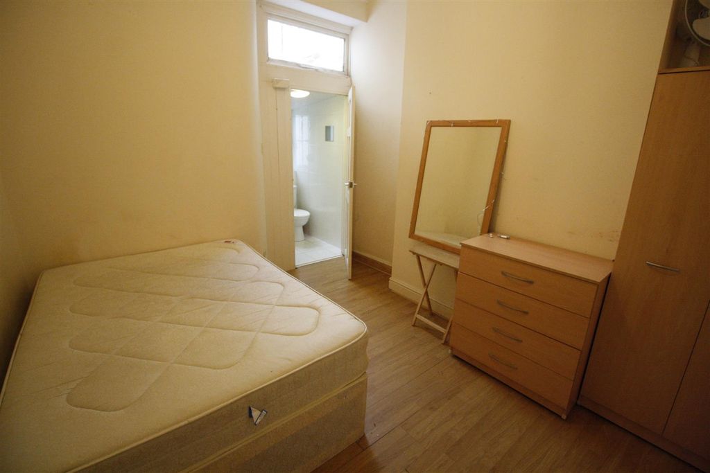 Property photo 3 of 4 Room 2  (3).Jpg