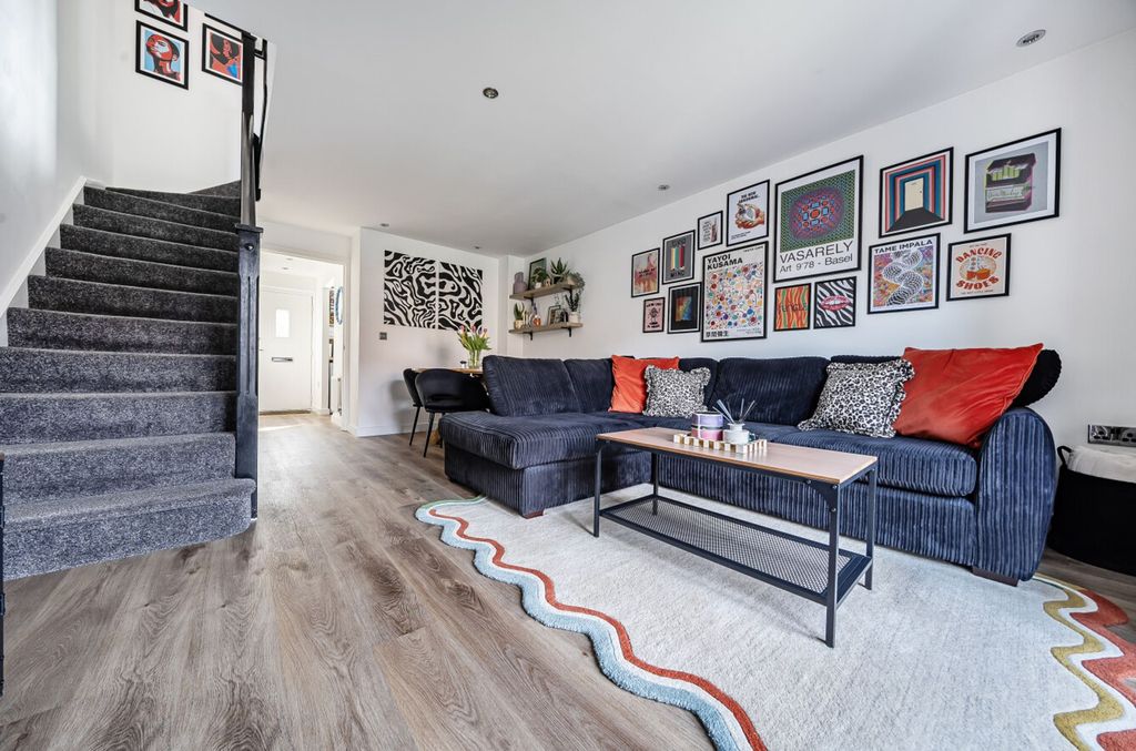 Property photo 2 of 20