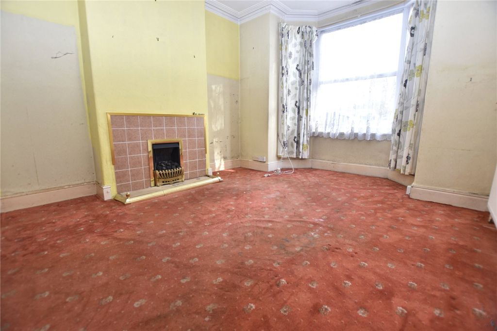 Property photo 2 of 16 Picture No. 11