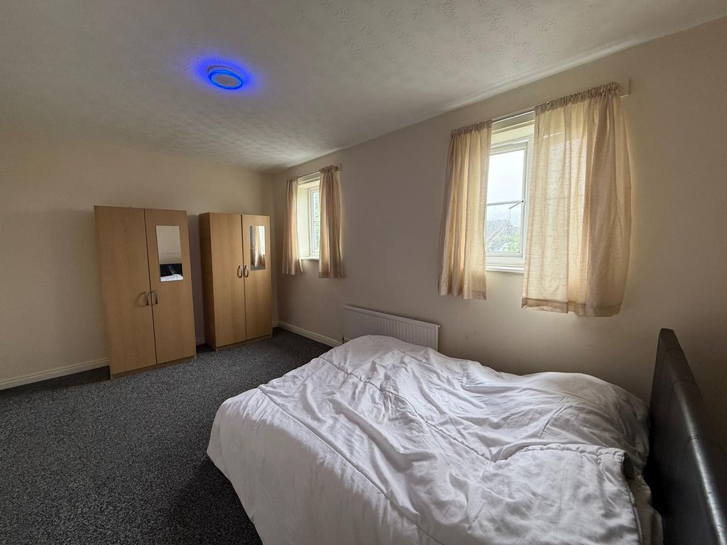 Property photo 3 of 16 Gallery