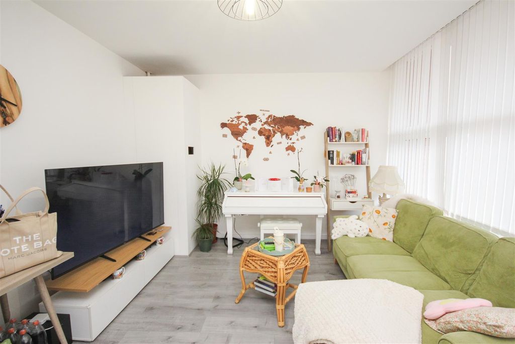 Property photo 2 of 8 Lounge 1.Jpg