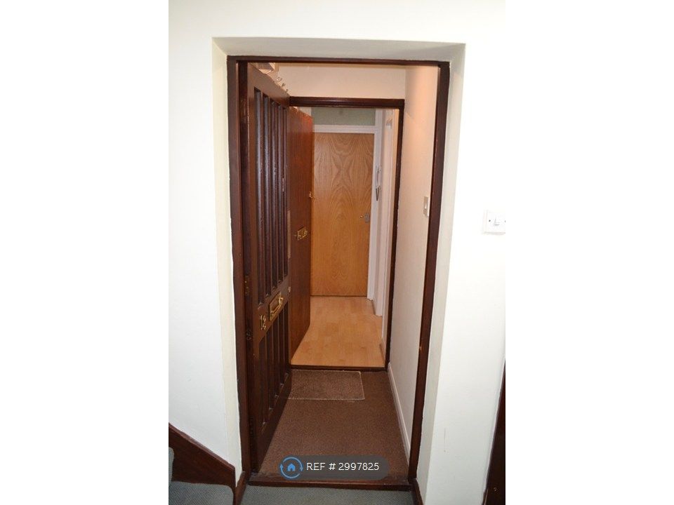 Property photo 2 of 17 Lobby/Hallway