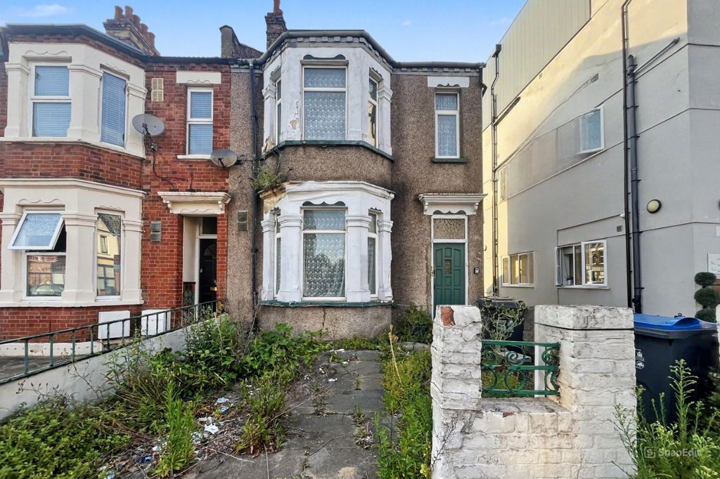 Property photo 1 of 13 595 Kingston Road, Raynes Park, London, Sw20 8Sa