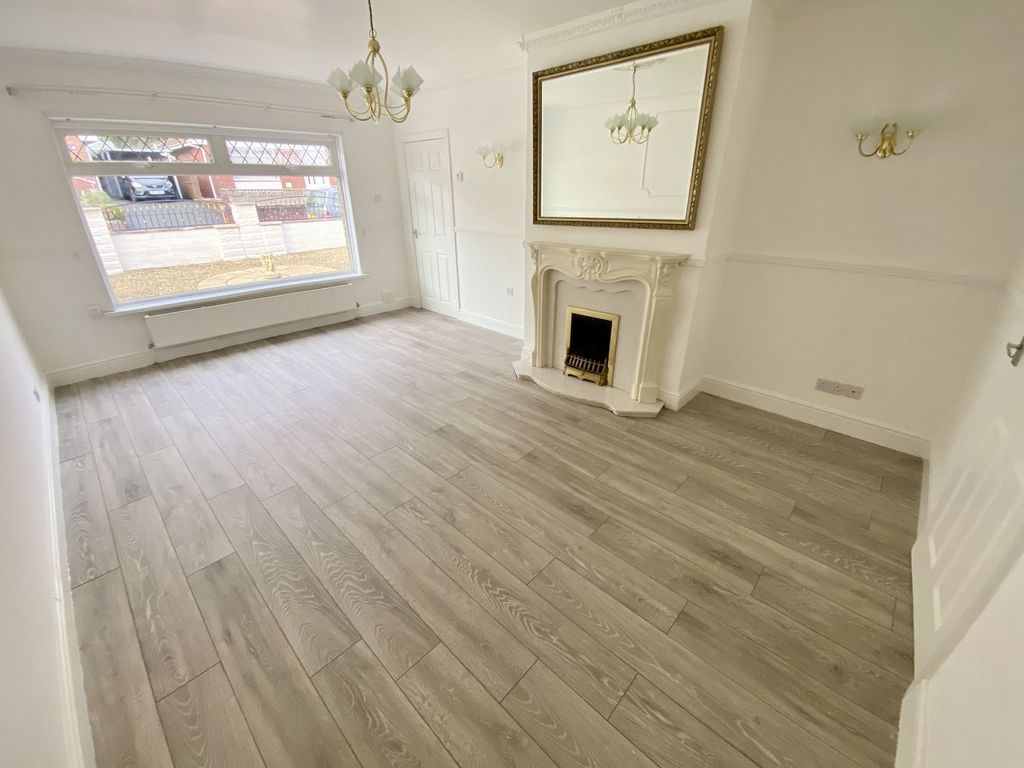 Property photo 2 of 12 Lounge