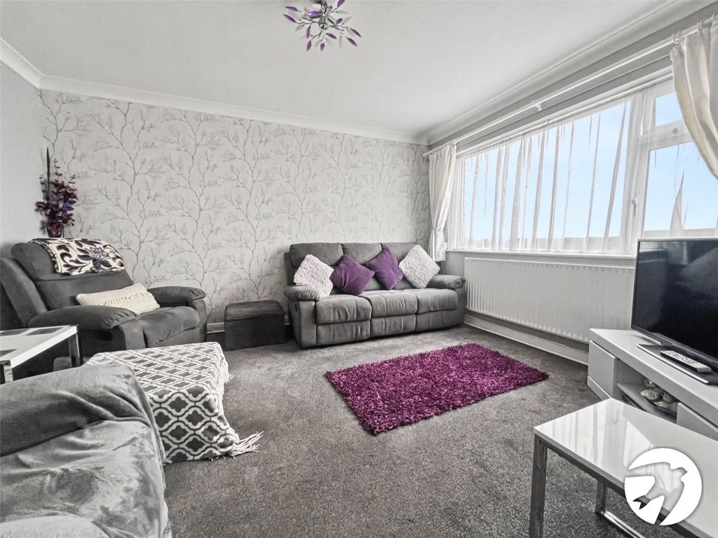 Property photo 2 of 12 Lounge