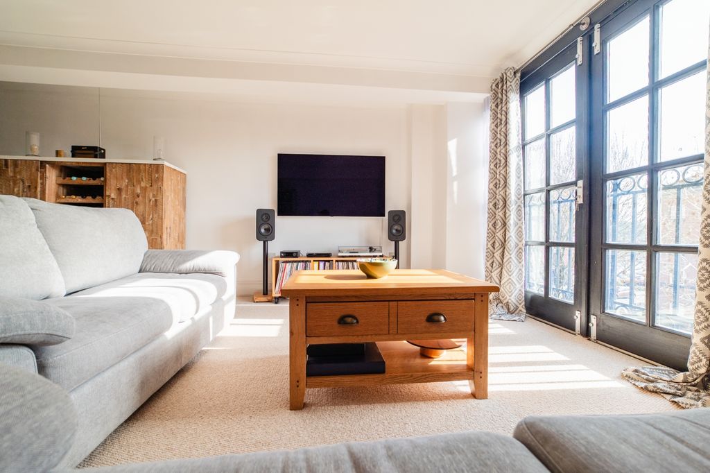 2 bed flat for saleLlansannor Drive, Cardiff Bay CF10 photo 4