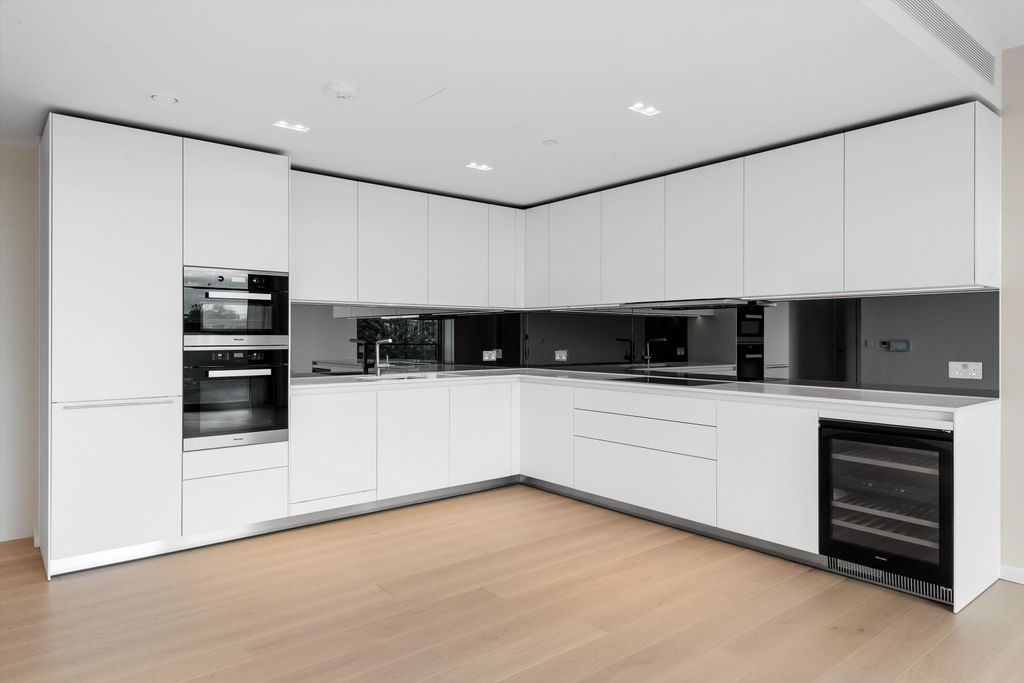 Property photo 3 of 19 Image