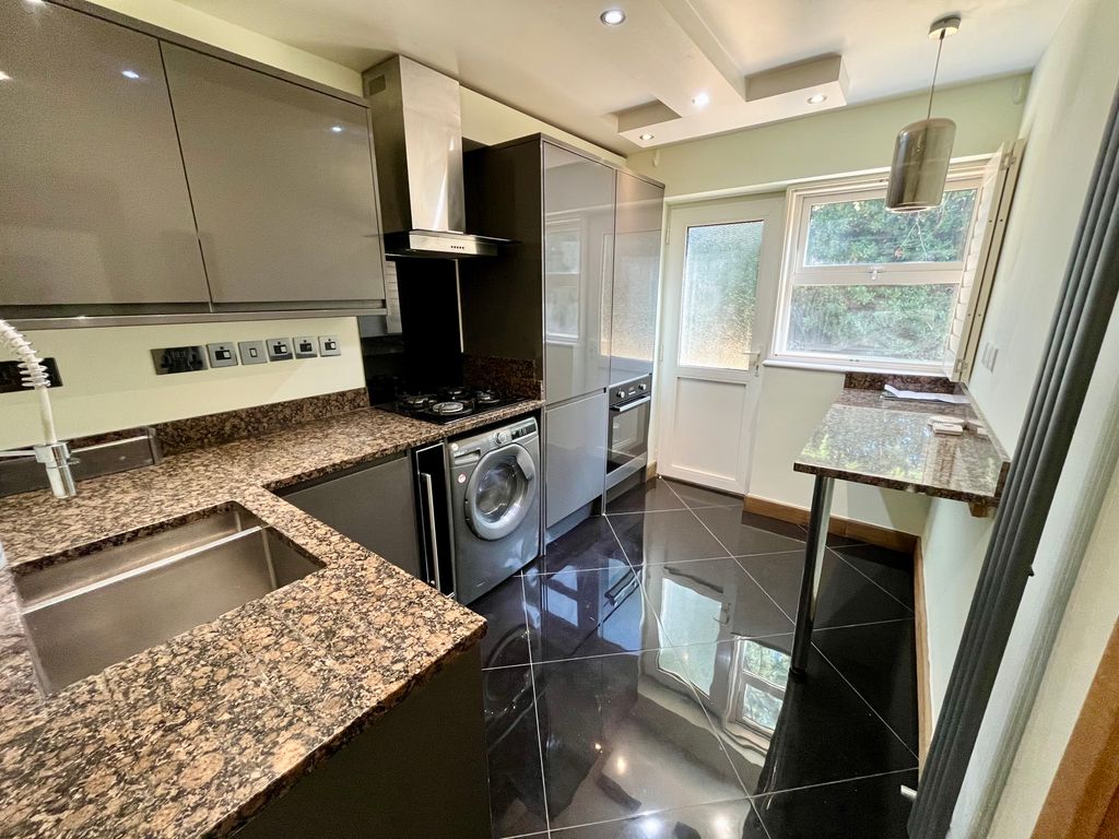 Property photo 3 of 13 Img_3093