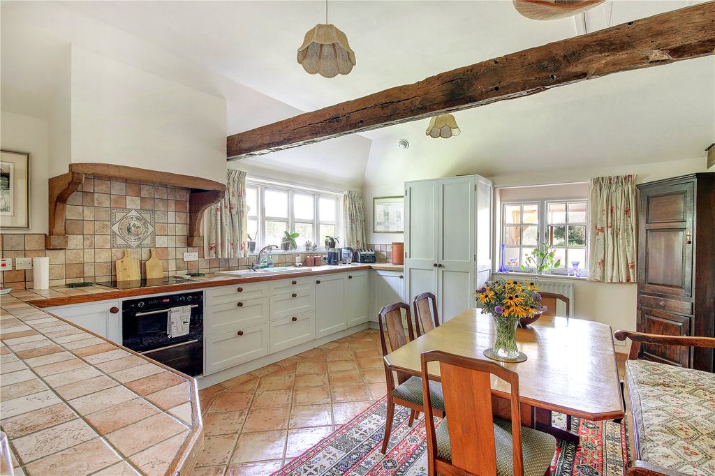 Property photo 3 of 14 Kitchen/Breakfast