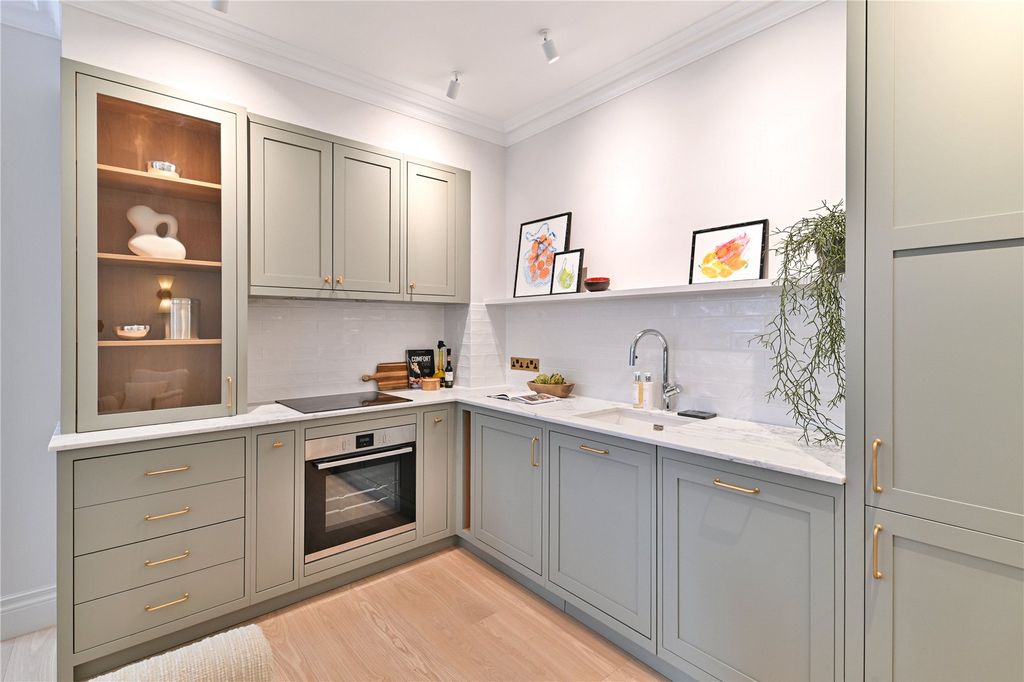 Property photo 3 of 7 Kitchen