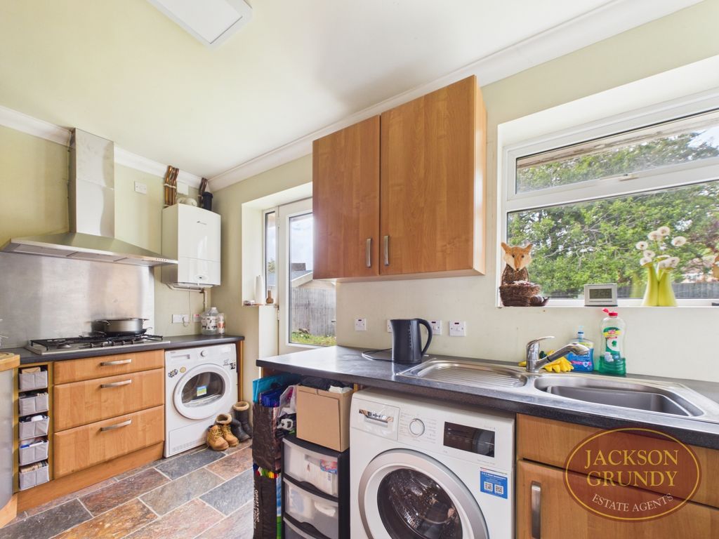 Property photo 3 of 14 Lindale Close