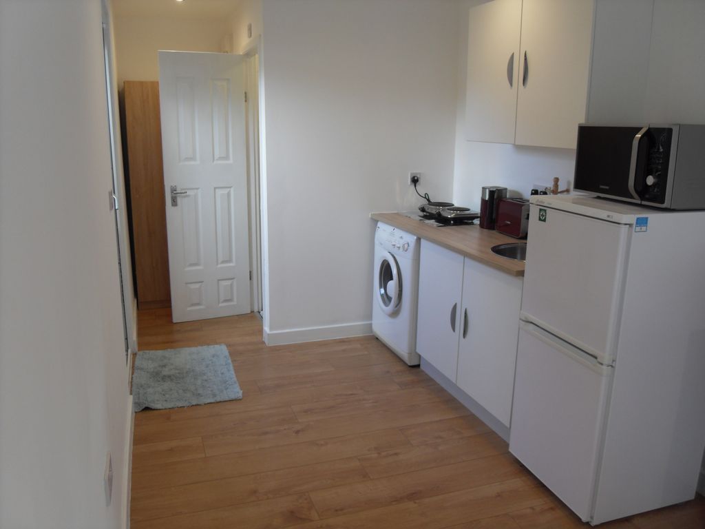 Property photo 1 of 3 Studio Off Alexandra Avenue With Asda Supermarket / Northolt Park Overground Station Nearby