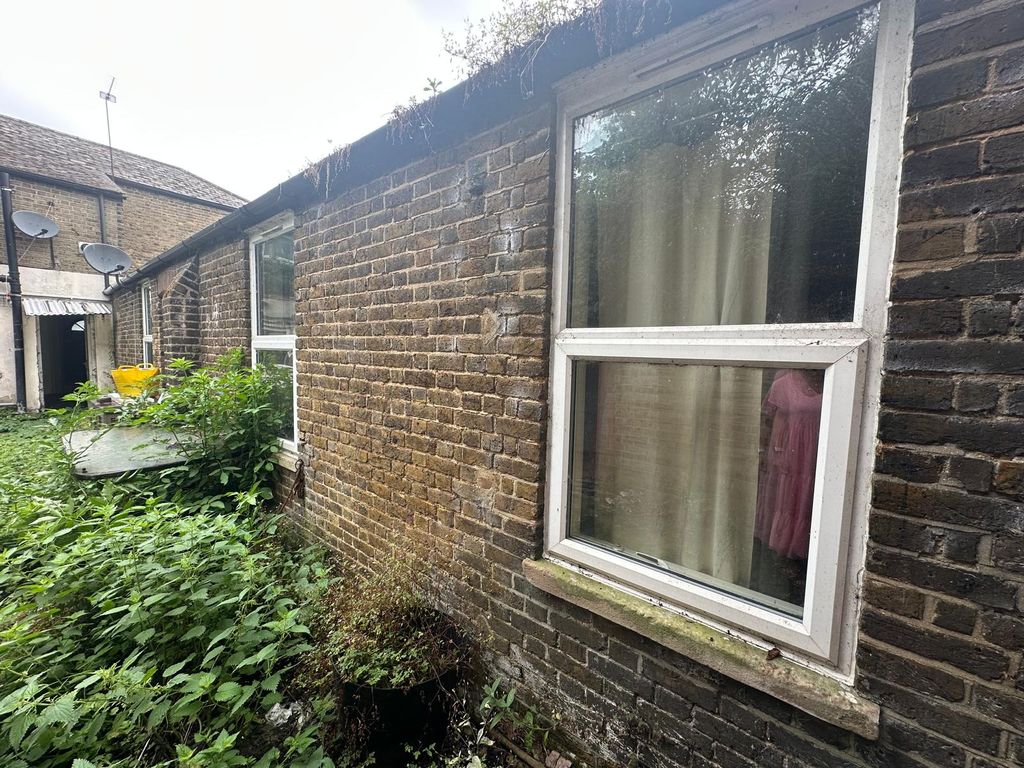 Property photo 2 of 23