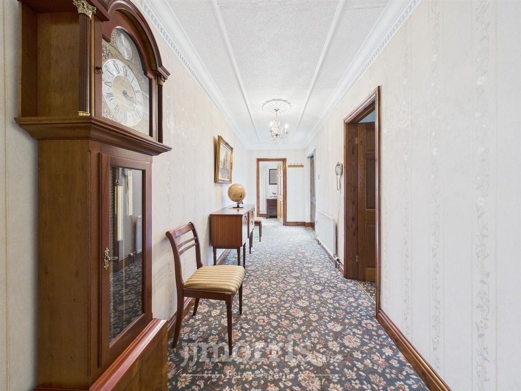 Property photo 2 of 20 Entrance Hall