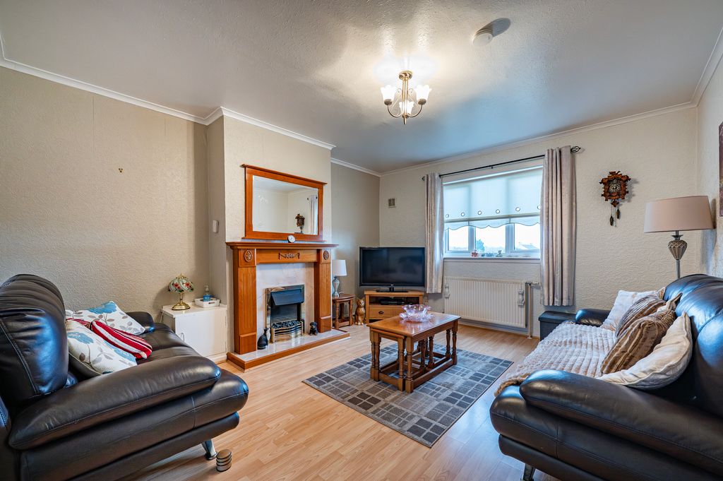 Property photo 2 of 27