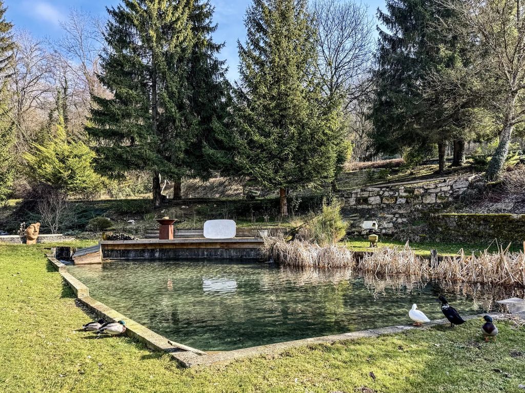Property photo 1 of 37