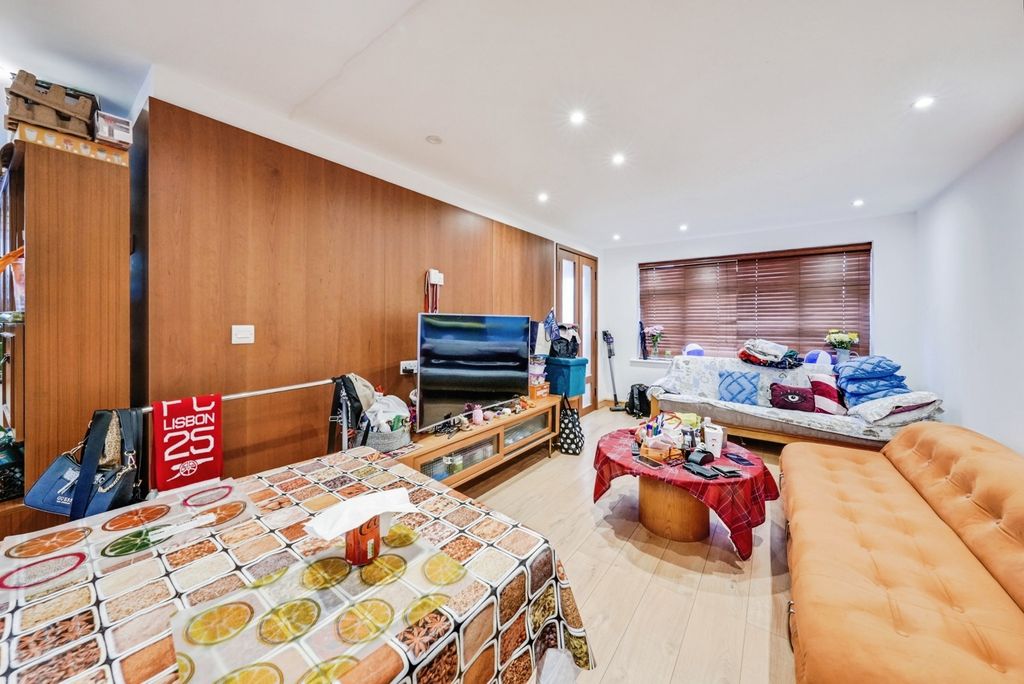 Property photo 3 of 17 Photo