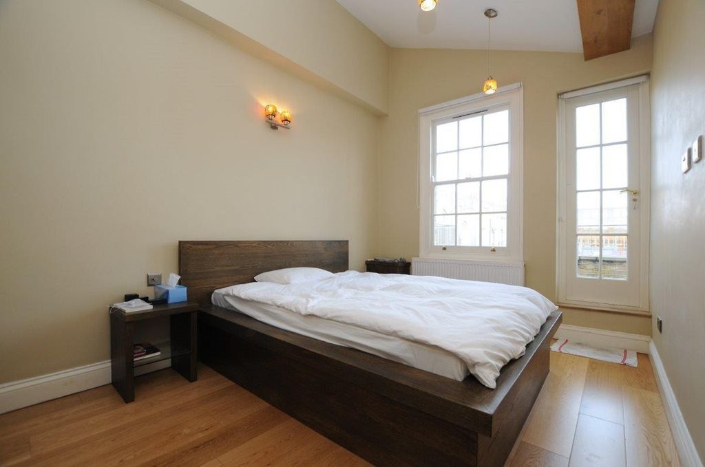 Property photo 1 of 4 Bedroom